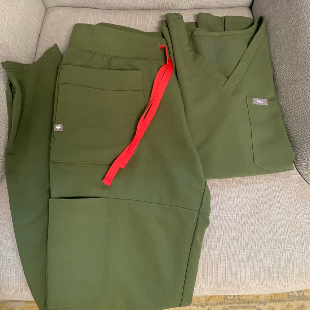 FIGS Dark Olive scrub set XS